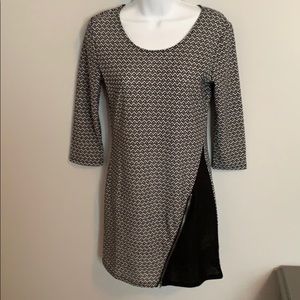 Black and white asymmetrical top-long